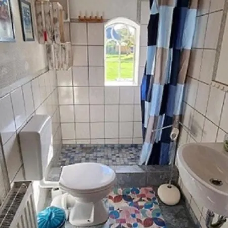 In Mit Grossem Garten Bohmstedt